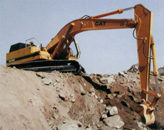 Caterpillar EL300 excavator at Conexpo 87